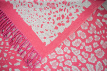 Load image into Gallery viewer, Animal Gift Boxed Scarf