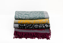 Load image into Gallery viewer, Animal Gift Boxed Scarf